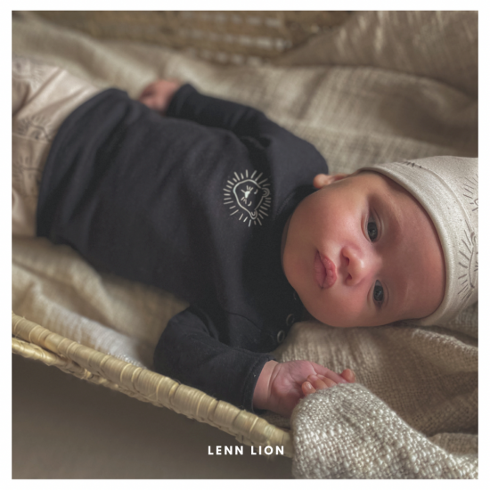Babykleding - Lenn lion Basic logo black