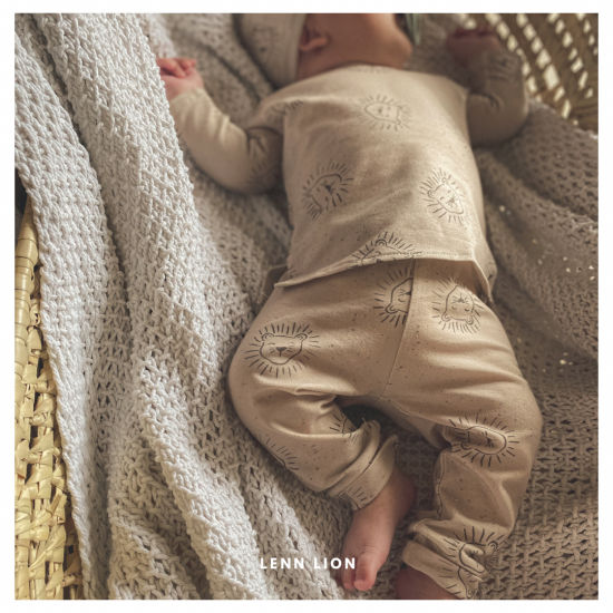 Babykleding - Lenn lion broek beige logo