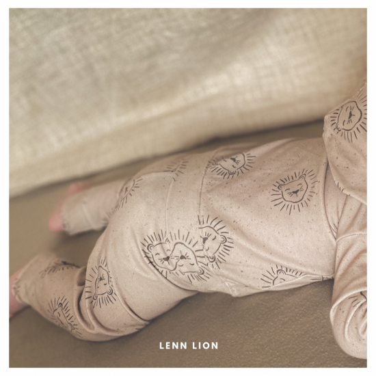 Babykleding - Lenn lion broek beige logo