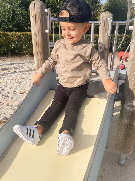 Babykleding - Lenn lion shirt groenbruin logo