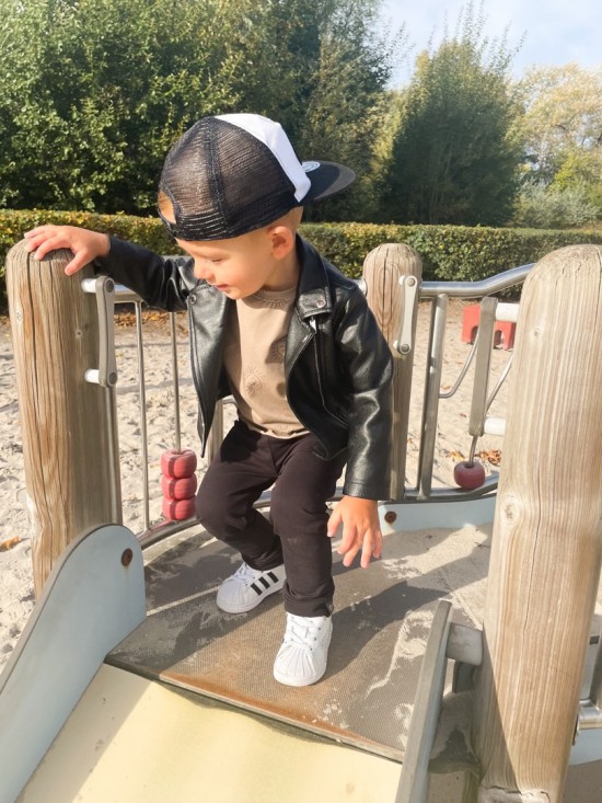 Babykleding - Lenn lion shirt groenbruin logo