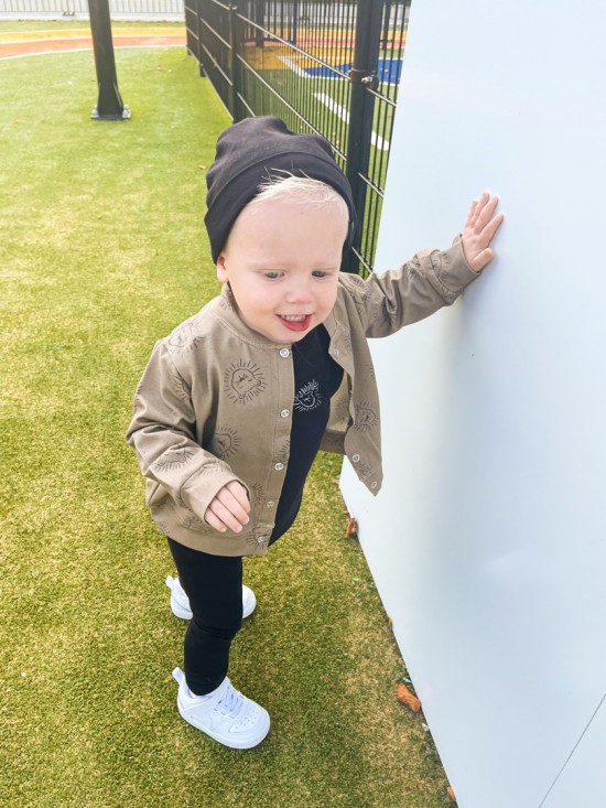 Babykleding - Lenn lion hoodie bombervest bruinbeige logo