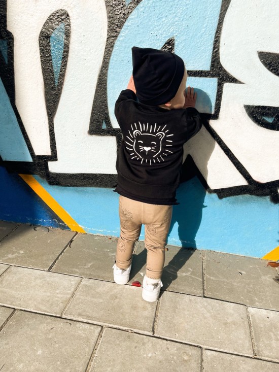 Babykleding - Lenn lion broek bruingroen logo